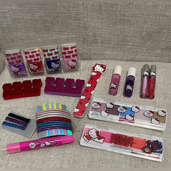 HELLO KITTY Make Up Play Set Kid Girl Sanrio Nail Polish Lip Gloss Hair Chalk - Picture 10 of 10